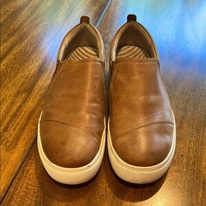 Women’s Taos Brown Leather Slip-On Shoes size 10 gently used